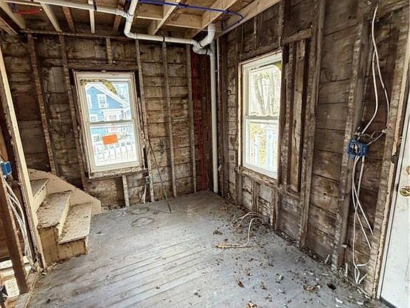 5th image of 15 Lewis St