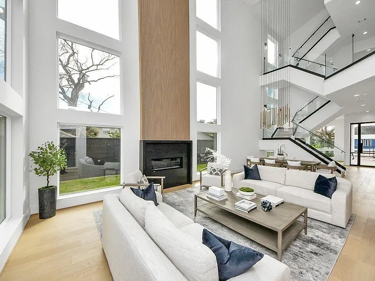 2232 Swift Blvd — Photo 8