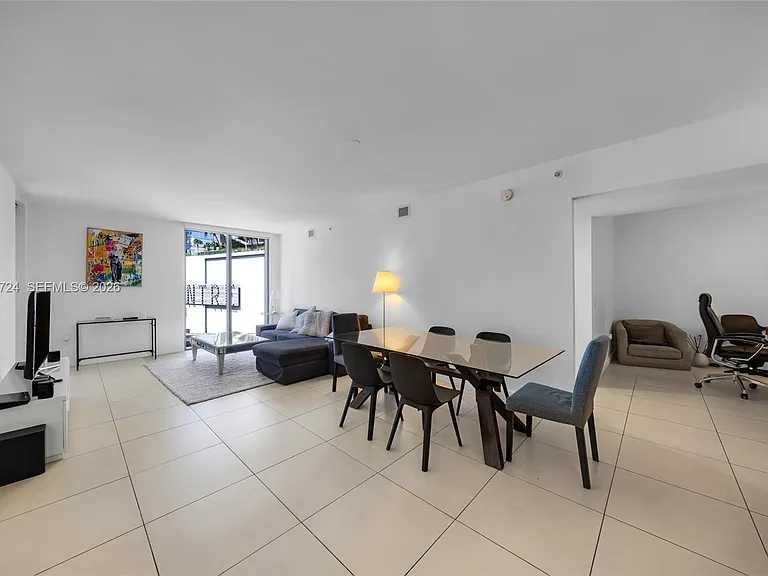 31 SE 6th St #907 — Photo 3