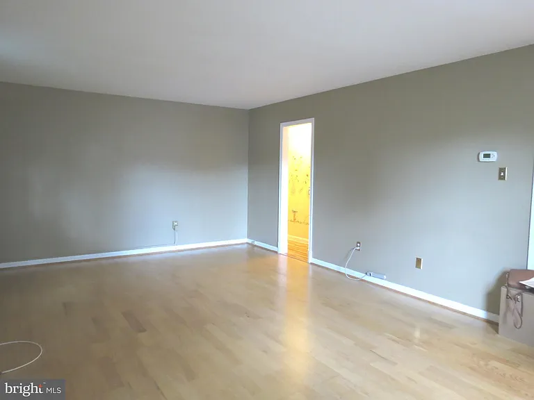 15310 Annapolis Rd — Photo 4