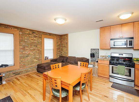 5th image of 1338 W Erie St