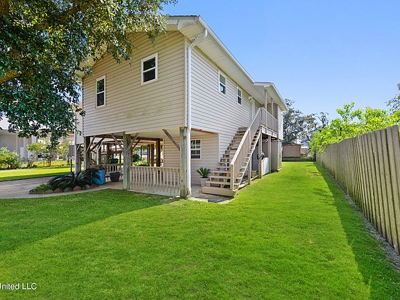 2nd image of 806 Deer Dr