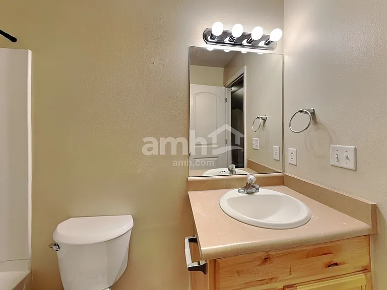 1444 S 50 W — Photo 15