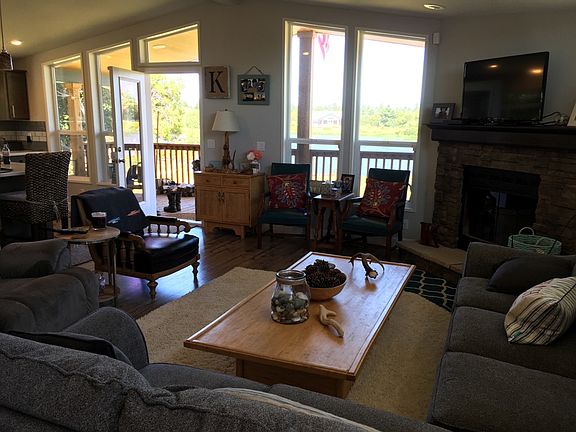4th image of 120 Marine View Dr SE