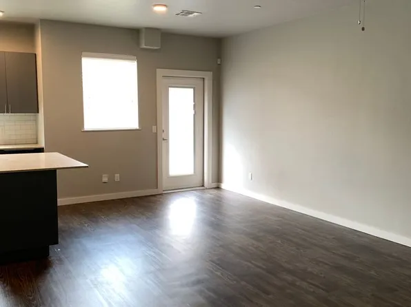 742 SW 14th St, Moore, OK 73160