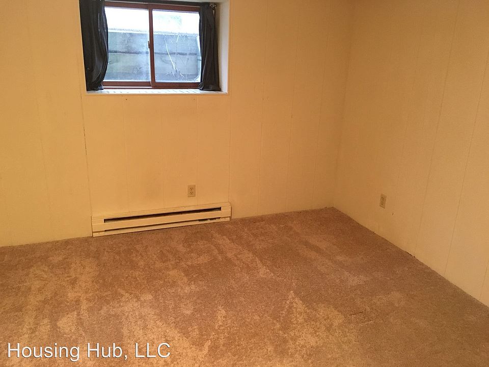 2nd image of 389 Maple St