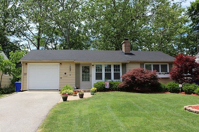 1st image of 132 N Knollwood Dr