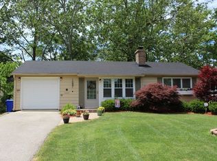 132 N Knollwood Dr, Wheaton, IL 60187