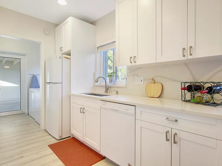 466 Tequesta Dr — Photo 5