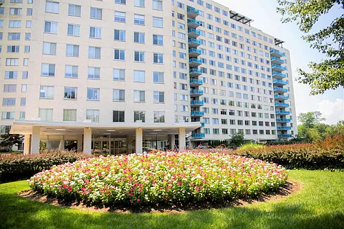 10500 Rockville Pike Photo 1