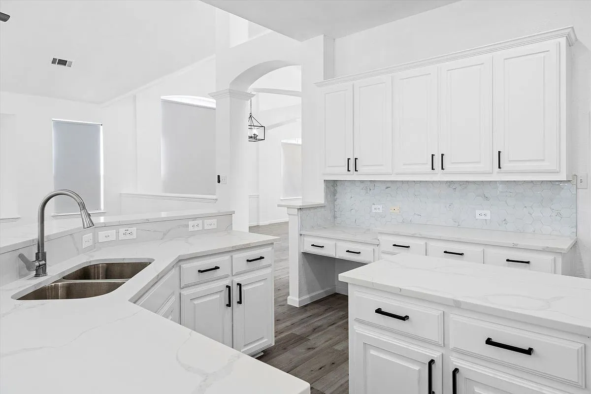 4 bed, 4.0 bath, 3848 sqft, $4,500 — Photo 3