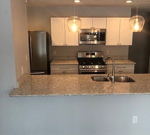 5th image of 810 S Parkway Dr