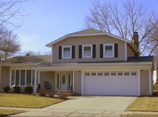 1155 Dawes St, Libertyville, IL 60048