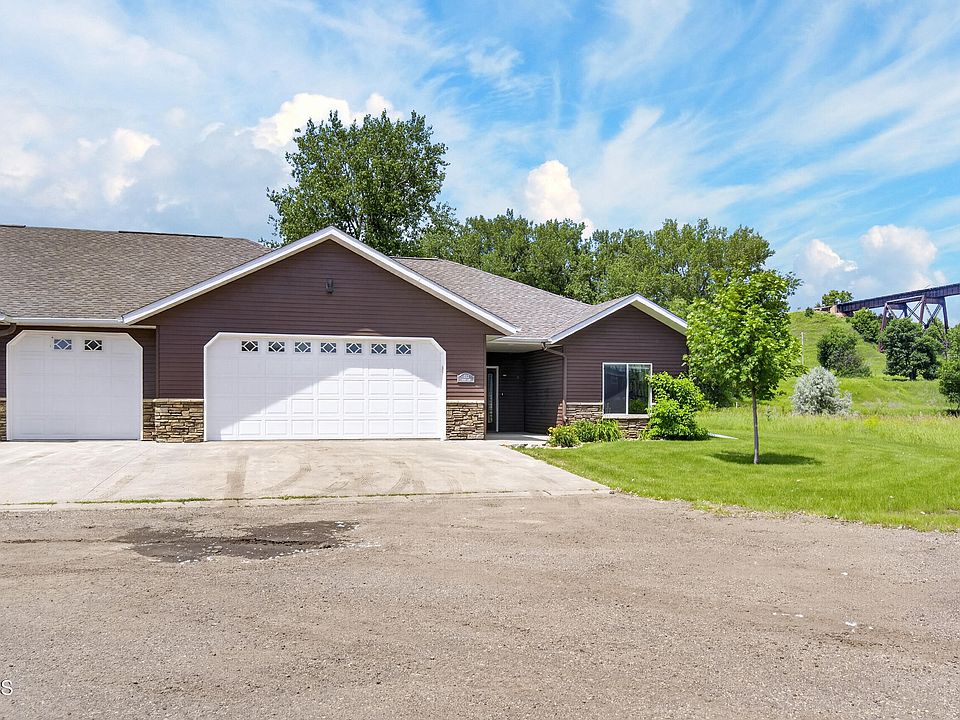 1st image of 523 Legacy Ln