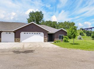 523 Legacy Ln, Valley City, ND 58072