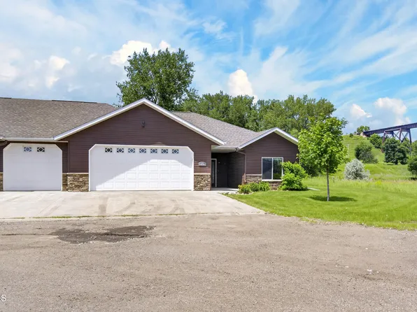 523 Legacy Ln, Valley City, ND 58072
