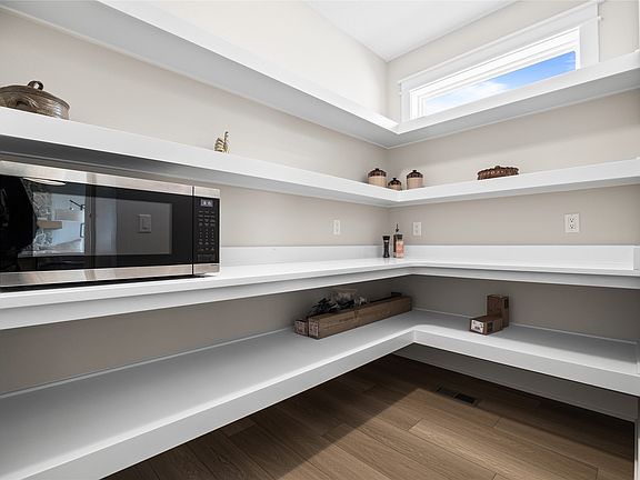 4th image of 2301 Green Leaf Cir