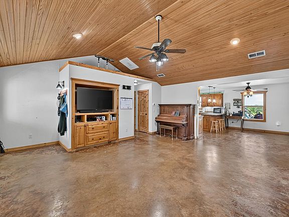 5th image of 901 Marion Rd