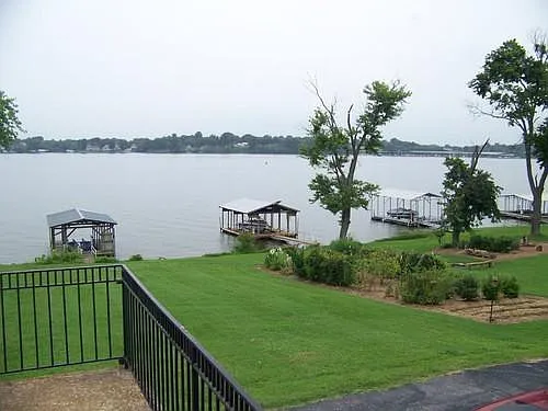 176 Roberta Dr — Photo 18