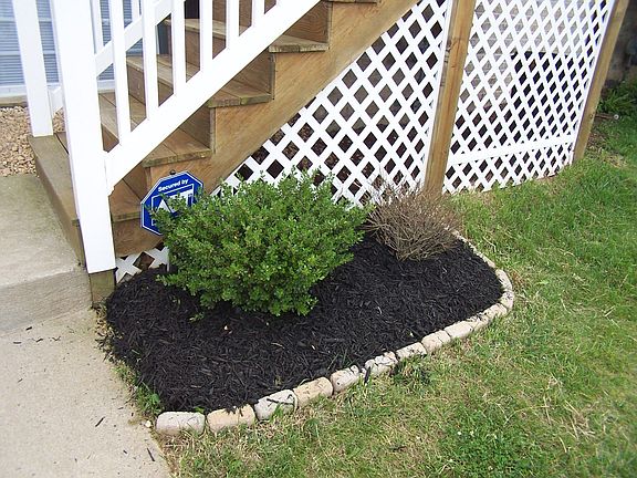 NICE LANDSCAPED IN FRONT 