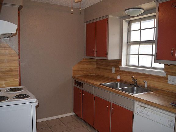 4th image of 713 Park Plaza Dr