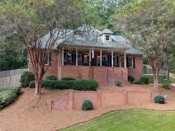 3572 Hampshire Dr, Mountain Brook, AL 35223