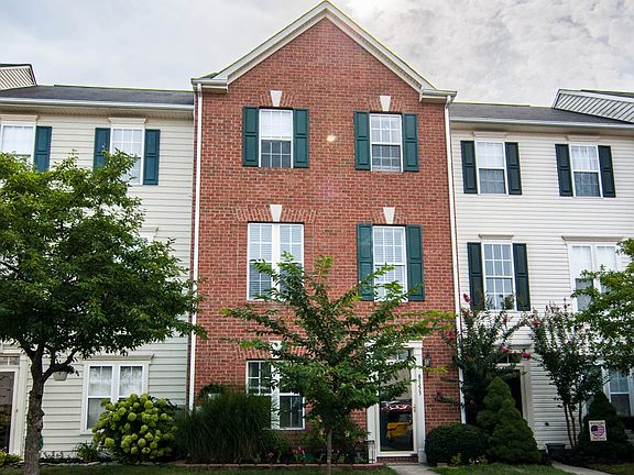3rd image of 8153 Poinsett Ter