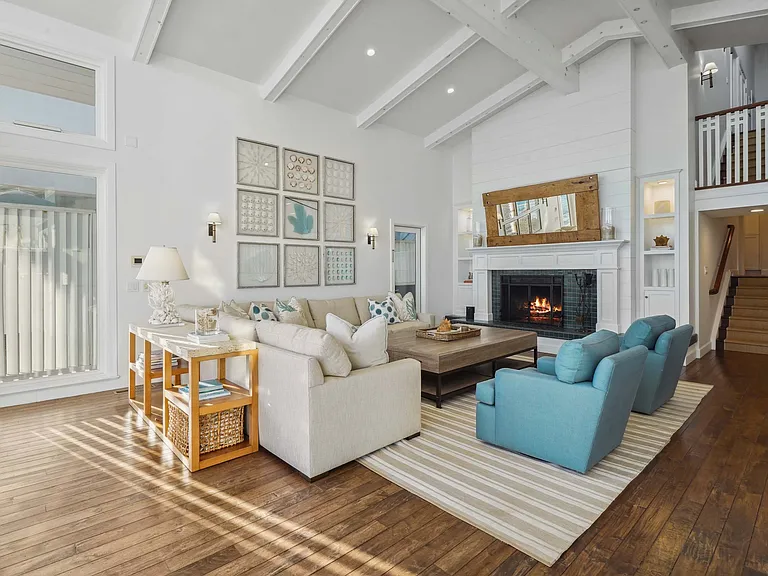 A living area that celebrates coastal beauty.
