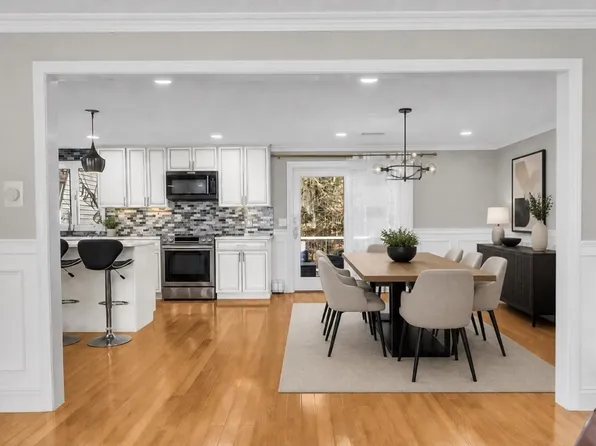 5 Flintlocke Rd, Franklin, MA 02038