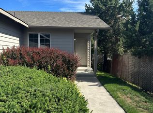 850 NE Savannah Dr APT 4, Bend, OR 97701