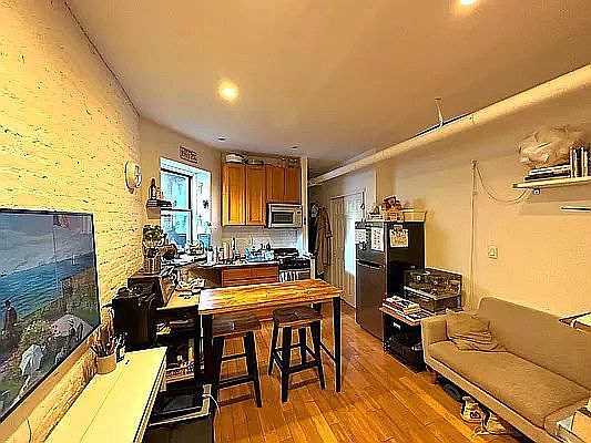 1st image of 611 E 11th St #1G
