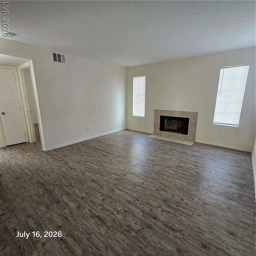 2 bed, 1.0 bath, 3212 sqft, $950 — Photo 3