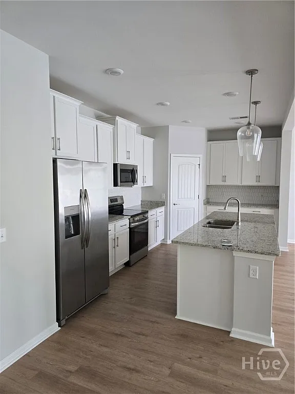 4 bed, 2.5 bath, 2300 sqft, $2,800 — Photo 3
