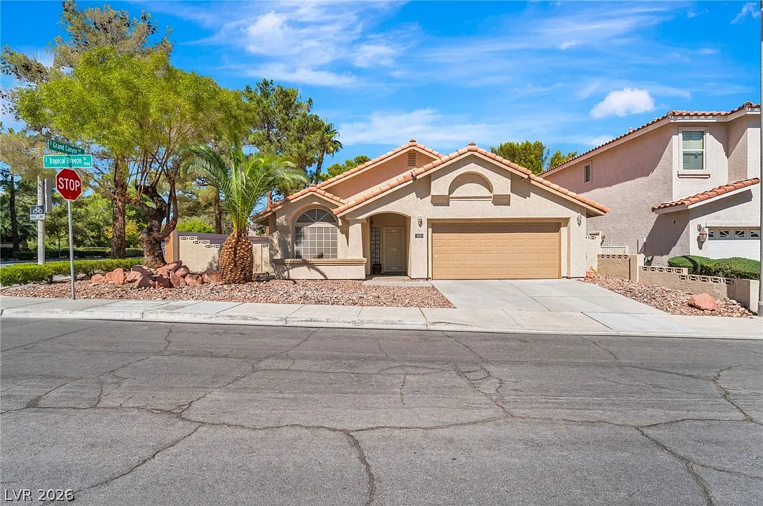 3 bed, 2.0 bath, 1949 sqft, $2,695 — Photo 2