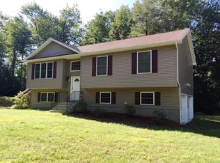 340 Mohansic Ln, Tobyhanna, PA 18466