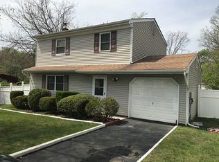 51 2nd Pl, Central Islip, NY 11722