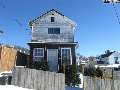 838 Oak St photo 1