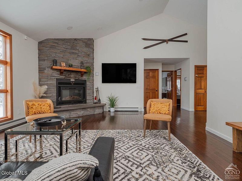 5th image of 73 Fern Ridge Road