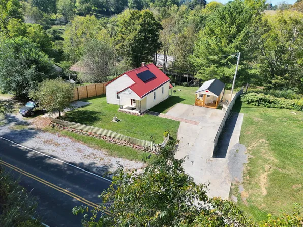 2274 Pioneer Dr, Lebanon, VA 24266