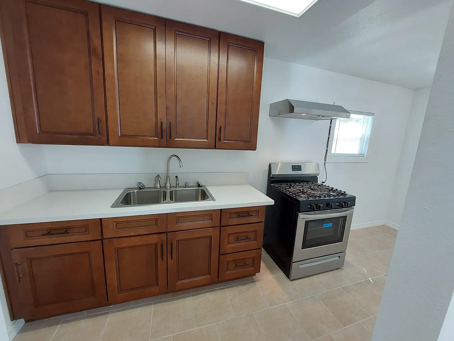 1826 Mentone Blvd — Photo 2