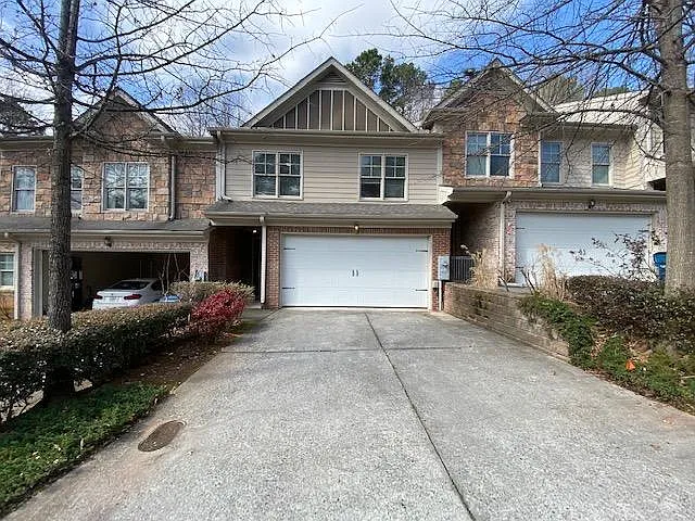 3 bed, 2.5 bath, 2320 sqft, $2,550 — Photo 1