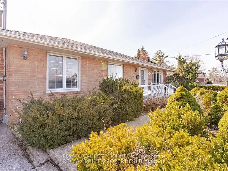 492 Pinegrove Rd — Photo 5