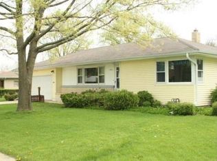 1906 N Hawthorne Park Dr, Janesville, WI 53545