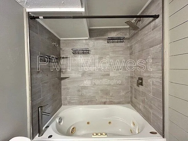1408 Holland St #B — Photo 11