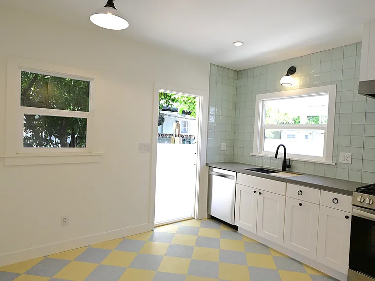 1966 Addison Way — Photo 11