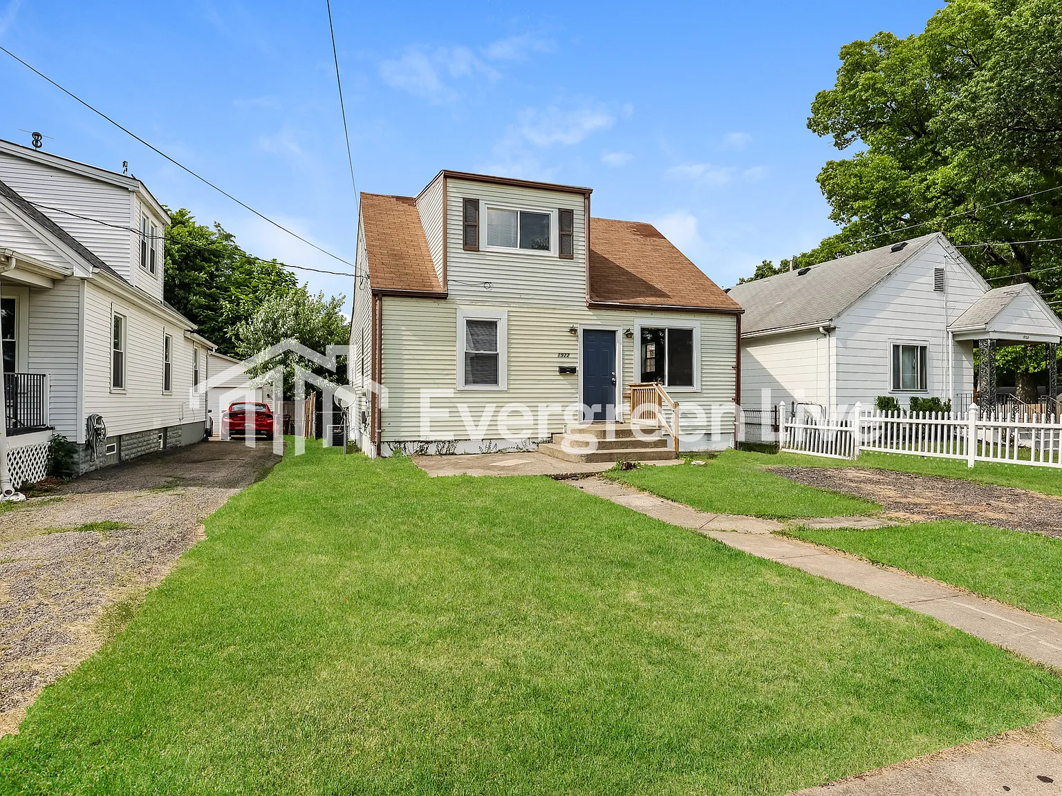 3 bed, 1.0 bath, 1523 sqft, $1,445 — Photo 2