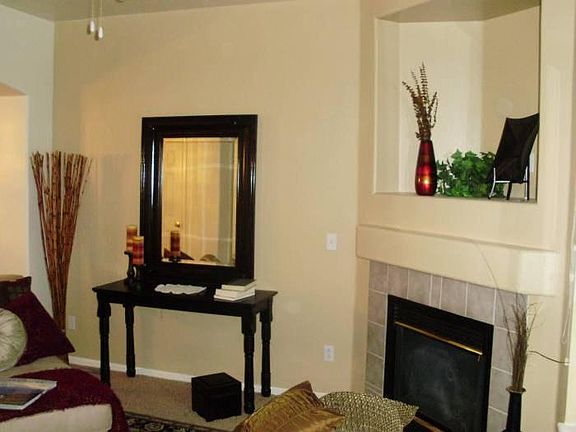 Livingrm, fireplace