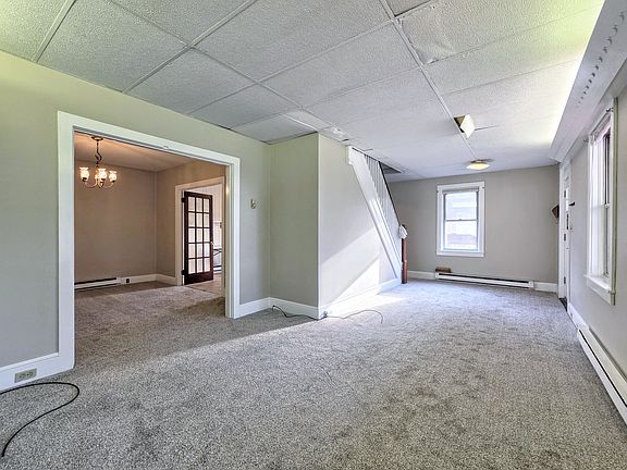 5th image of 1042 Martindale Rd