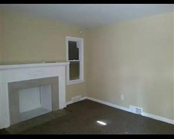14915 Griggs St — Photo 2