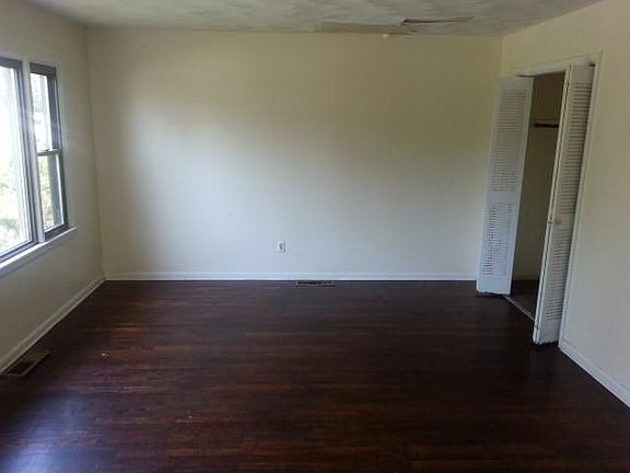 3rd image of 624 Bernard Ave